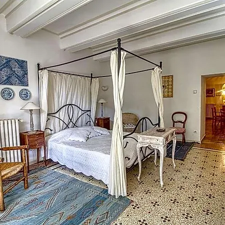 Mas D'escattes 4* Nîmes