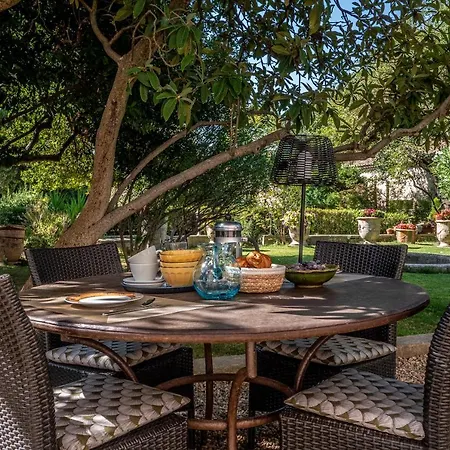 Mas D'escattes Couette-café