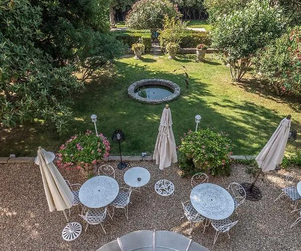 Mas D'escattes 4* Nîmes